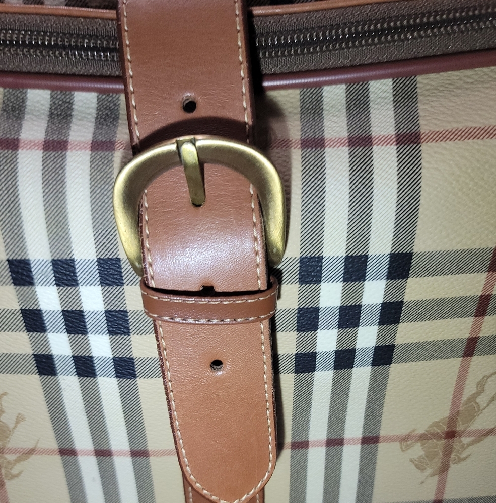 Burberry Cream and Brown Travel Bag with Iconic Design - Picture 7 of 16